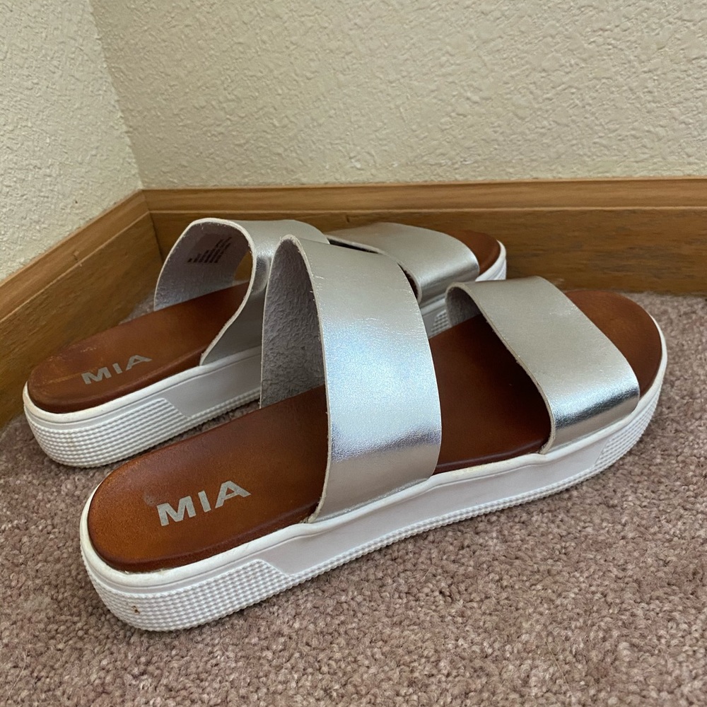 Silver Platforms - Picture 3 of 3